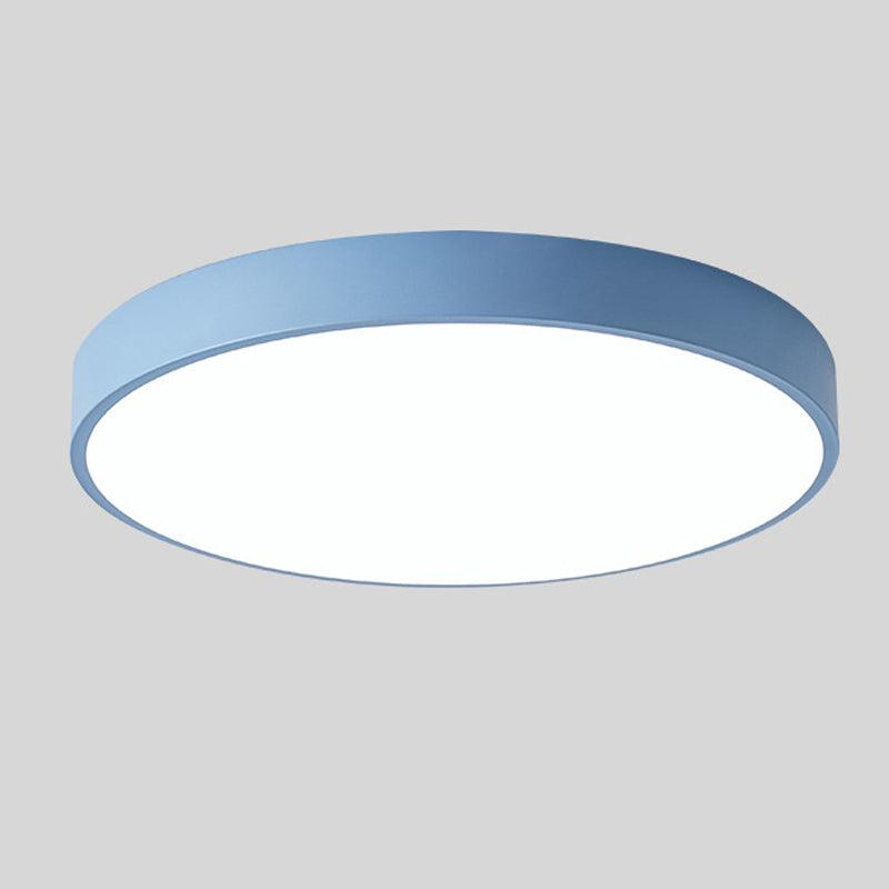 Rund LED-taklampa, varmvit belysning. Energieffektiv design för modern heminredning.