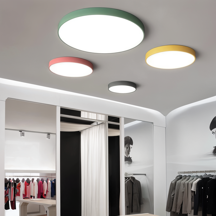 Minimalistisk rund LED taklampa, modern design med LED-teknik för effektiv takbelysning.