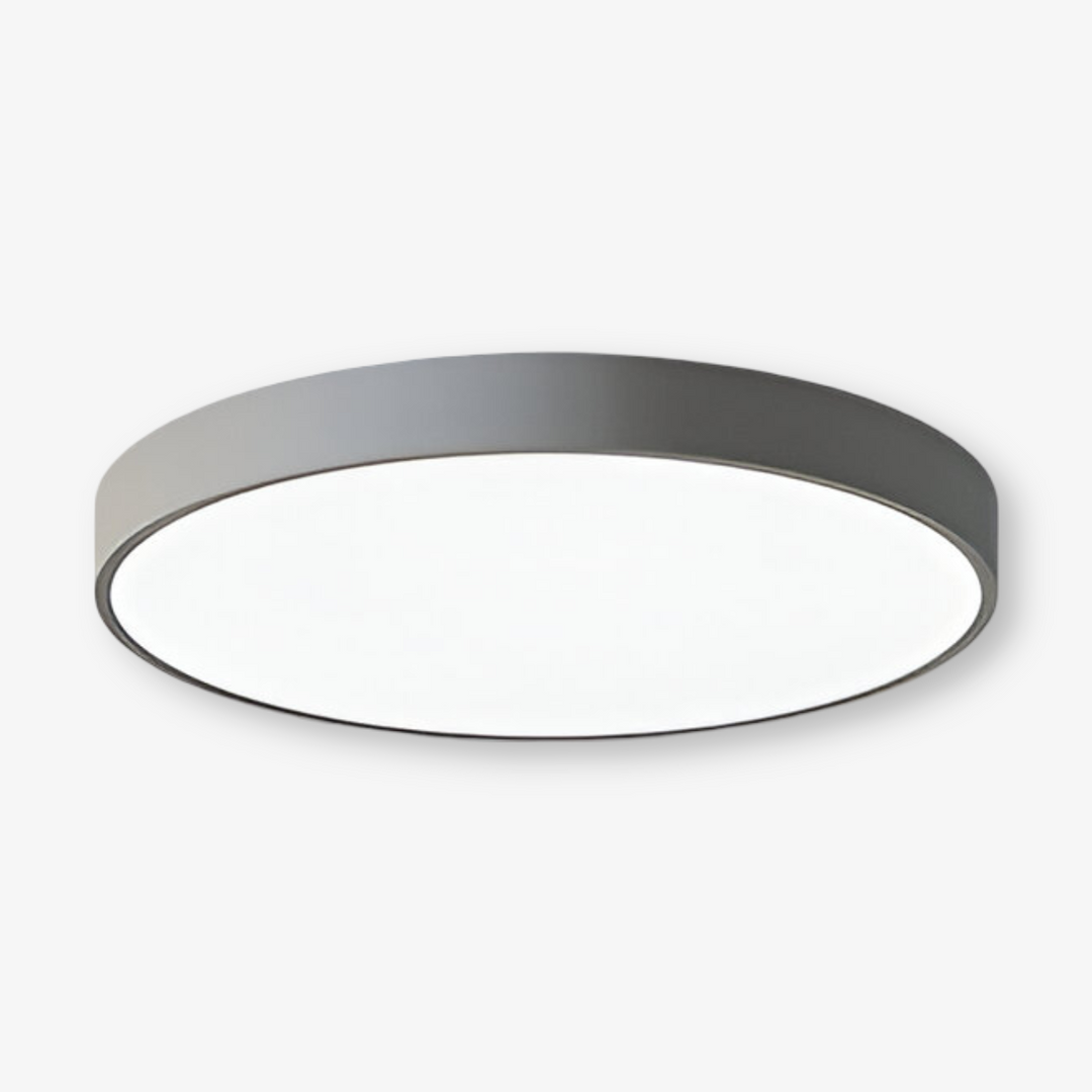 Modern rund LED taklampa, tunn design, ytmonterad takbelysning för jämn ljusspridning.