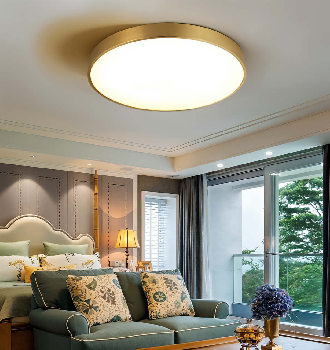 Ultratunn rund LED taklampa, minimalistisk design för modern och effektiv takbelysning.