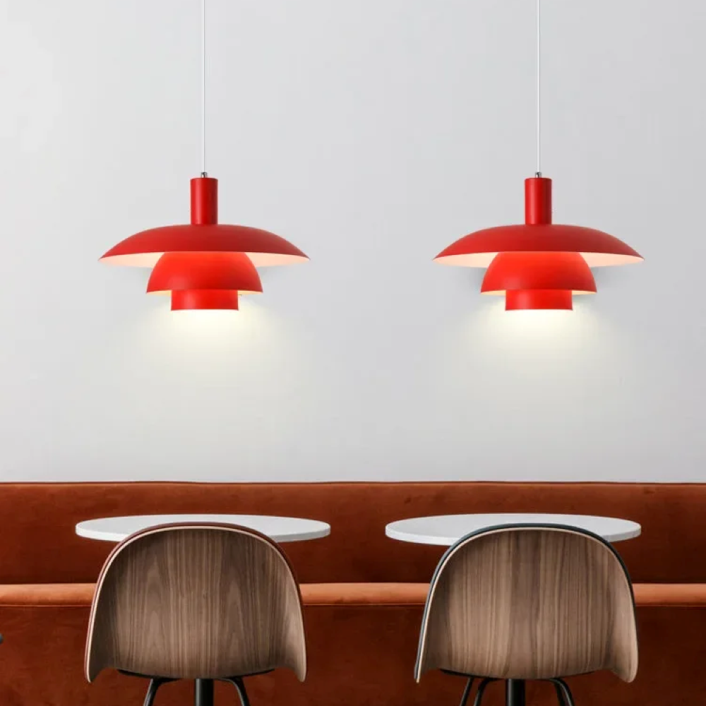 Designad taklampa med minimalistisk skandinavisk stil; en modern led-lampa för sovrummet.