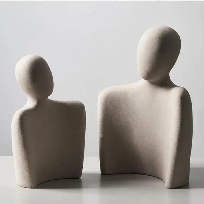 En modern, stilren skulptur som symboliserar kärlek och sammanhållning. Perfekt för ditt hem.