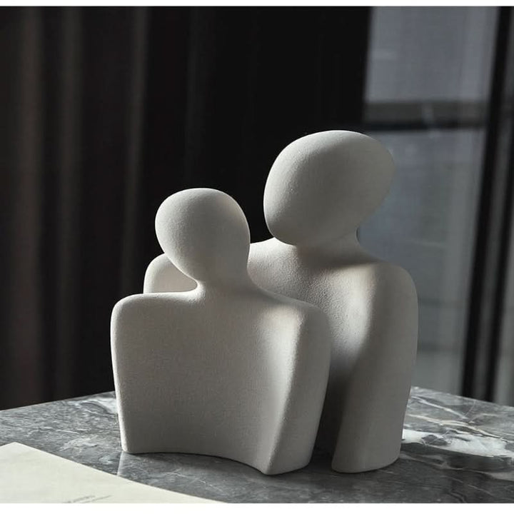 Elegant konstskulptur, en symbol för kärlek. Modern heminredning som skapar sammanhållning.
