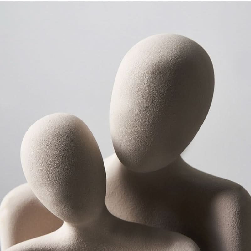 Modern skulptur som kärlekssymbol, för heminredning. Skapar värme och sammanhållning i vardagsrummet.