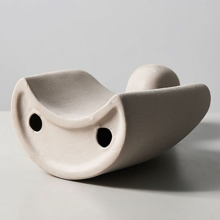 Unik designskulptur, en modern konstdekoration som symboliserar kärlek och enhet i hemmet.