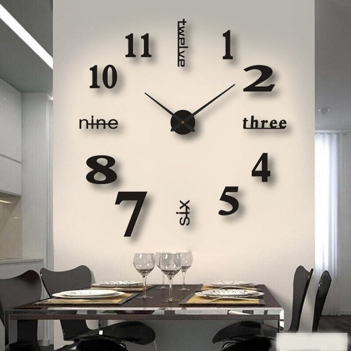 Minimalistisk väggklocka. Tystgående urverk och tidlös design för en harmonisk atmosfär.