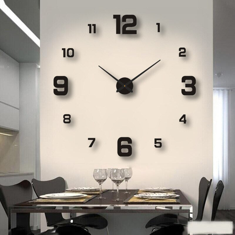 Tyst väggklocka i modern design. En elegant heminredningsdetalj som smälter in i alla rum.