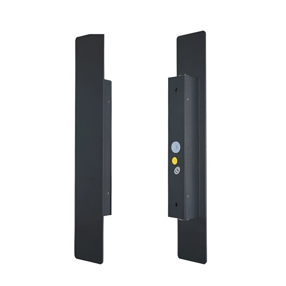 Modern vit vägglampa med LED, idealisk fasadbelysning som skapar välkomnande utebelysning.