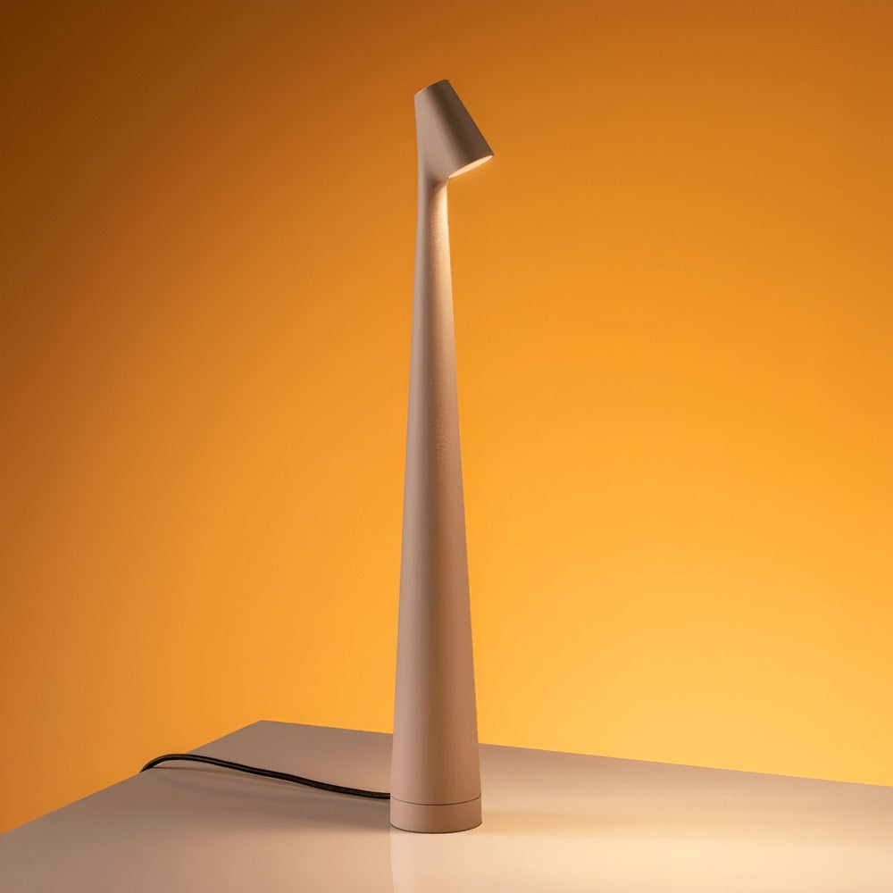 Mångsidig trådlös LED bordslampa, dimbar för alla rum, modern design som passar varje stil.