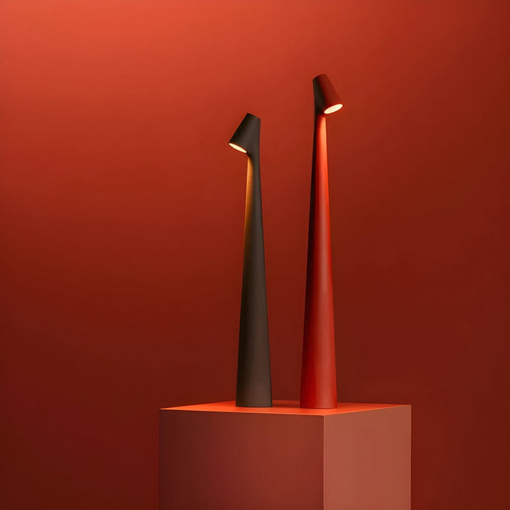 Trådlös LED bordslampa i modern design, finns i flera färger, dimbar för elegant belysning.