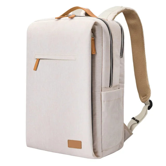 Modern unisex Nova ryggsäck i svart med laptopfack & USB-port. Perfekt för resa, arbete & vardag.