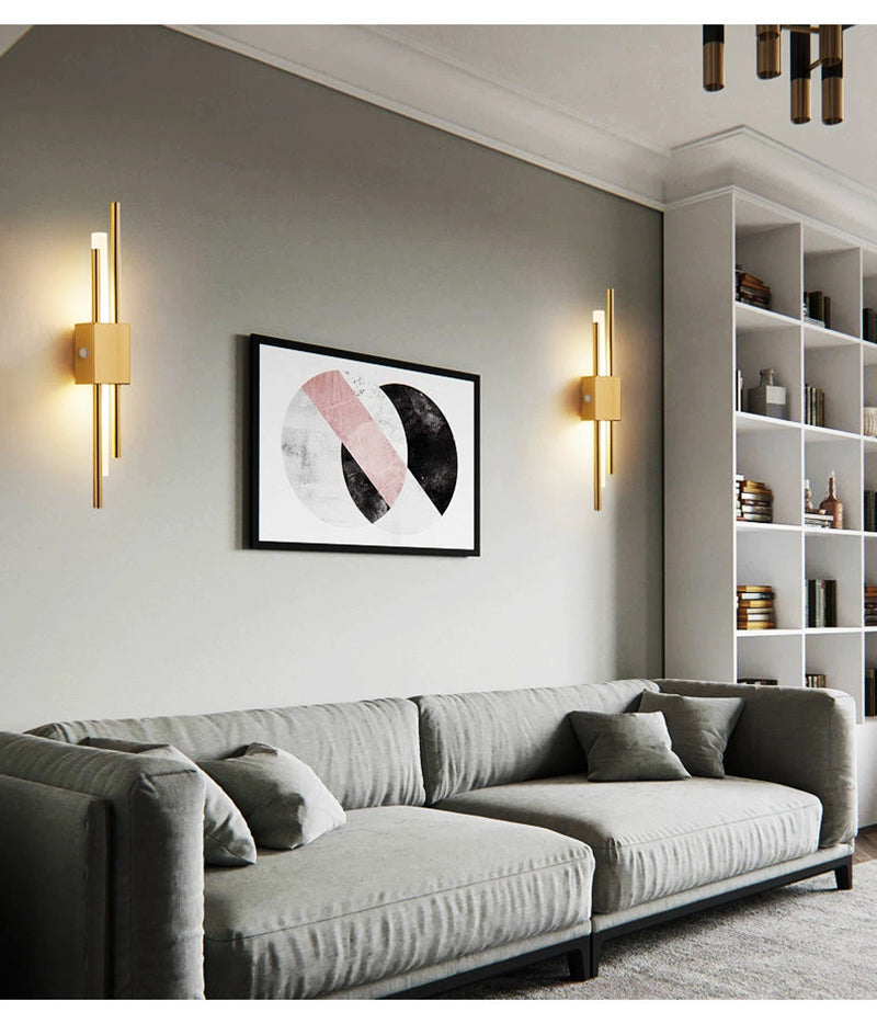 Sladdfri LED-vägglampa i modern design. Uppladdningsbar och dimbar för optimal rumsbelysning.