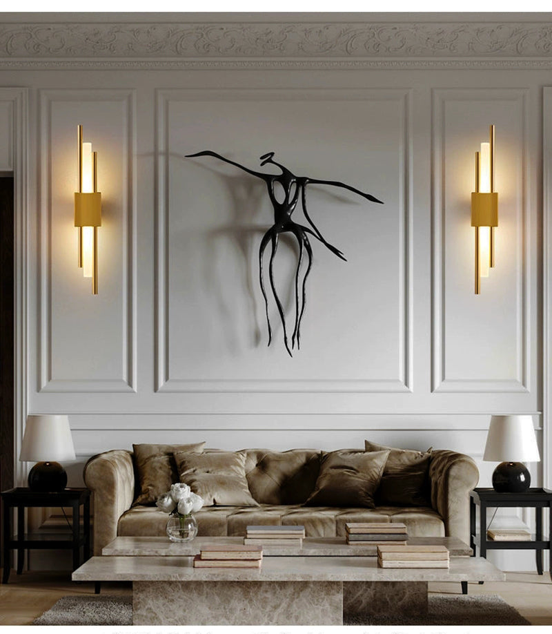 Elegant trådlös LED-vägglampa med dimmer. Uppladdningsbar, passar perfekt i vardagsrum eller sovrum.