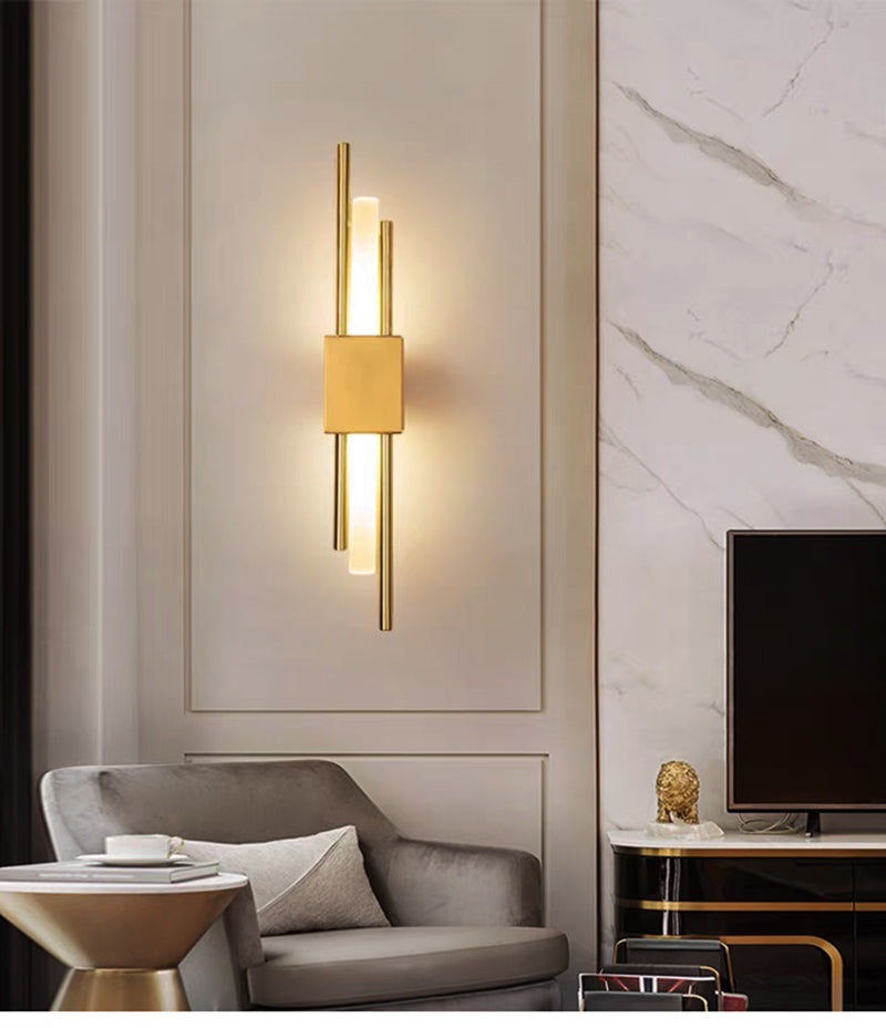 Modern, uppladdningsbar LED-vägglampa. Dimbar & trådlös, perfekt som interiörbelysning.