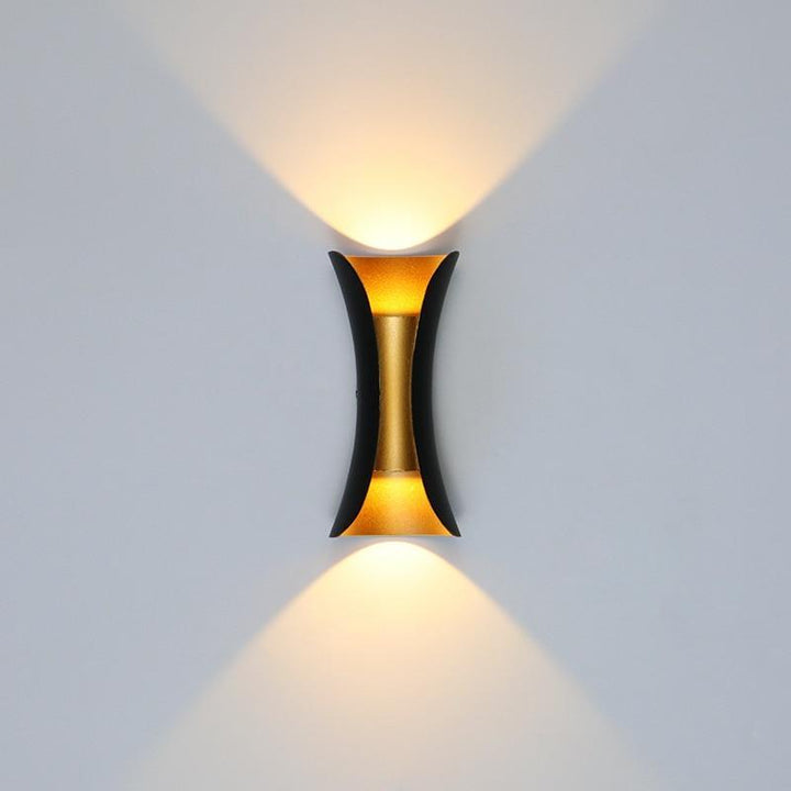 LED vägglampa för utomhusbruk, IP65, modern design som passar alla husstilar.