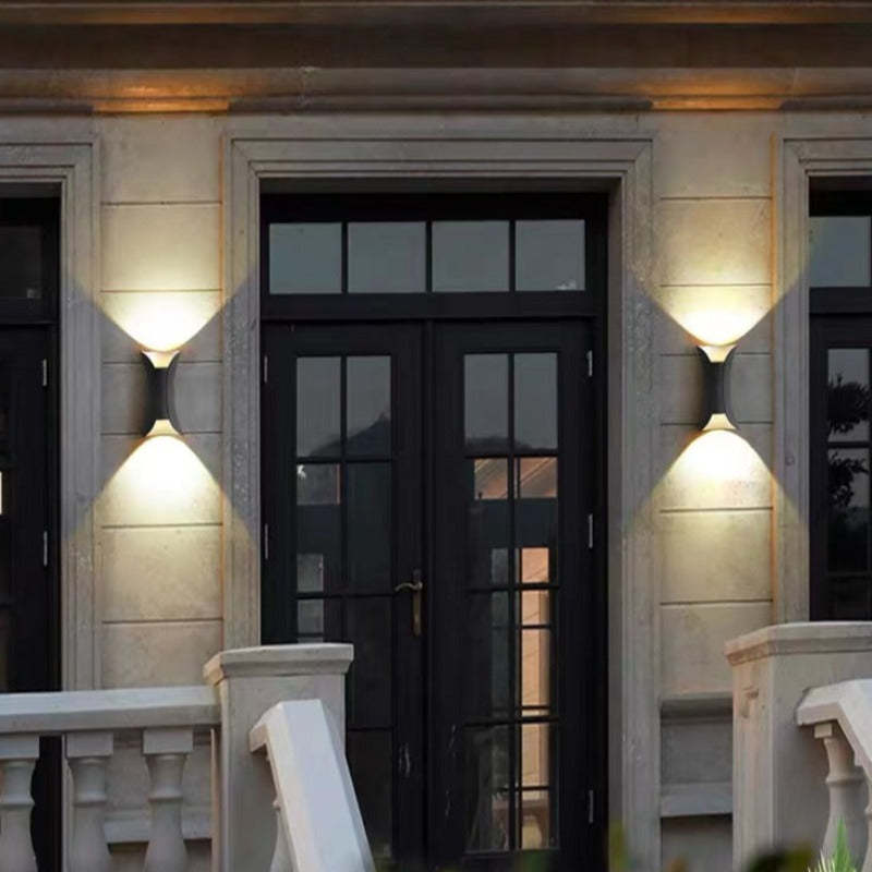 Energieffektiv fasadbelysning LED IP65, modern stil, perfekt för exteriör dekor.