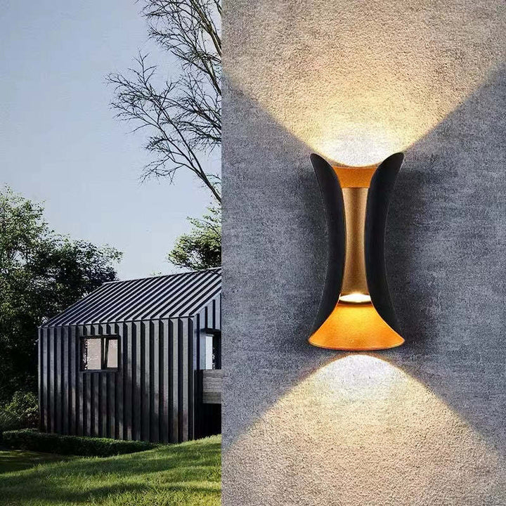 Stilfull utomhusbelysning LED, IP65, fast installation för en modern trädgård.
