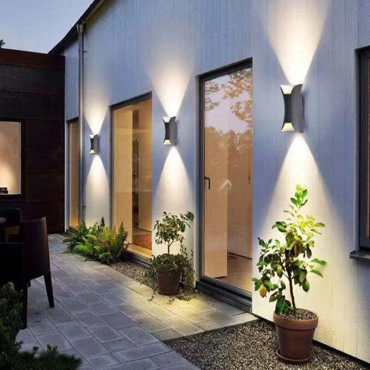 Väderbeständig LED vägglampa IP65, för utvändig belysning av hus & trädgård.