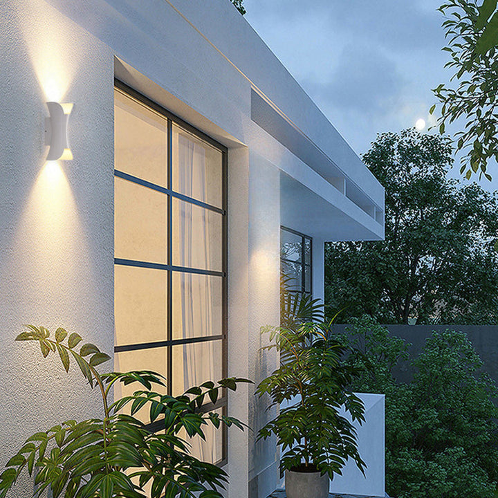 IP65 vägglampa LED för utomhusbruk, energieffektiv fasadbelysning med modern look.