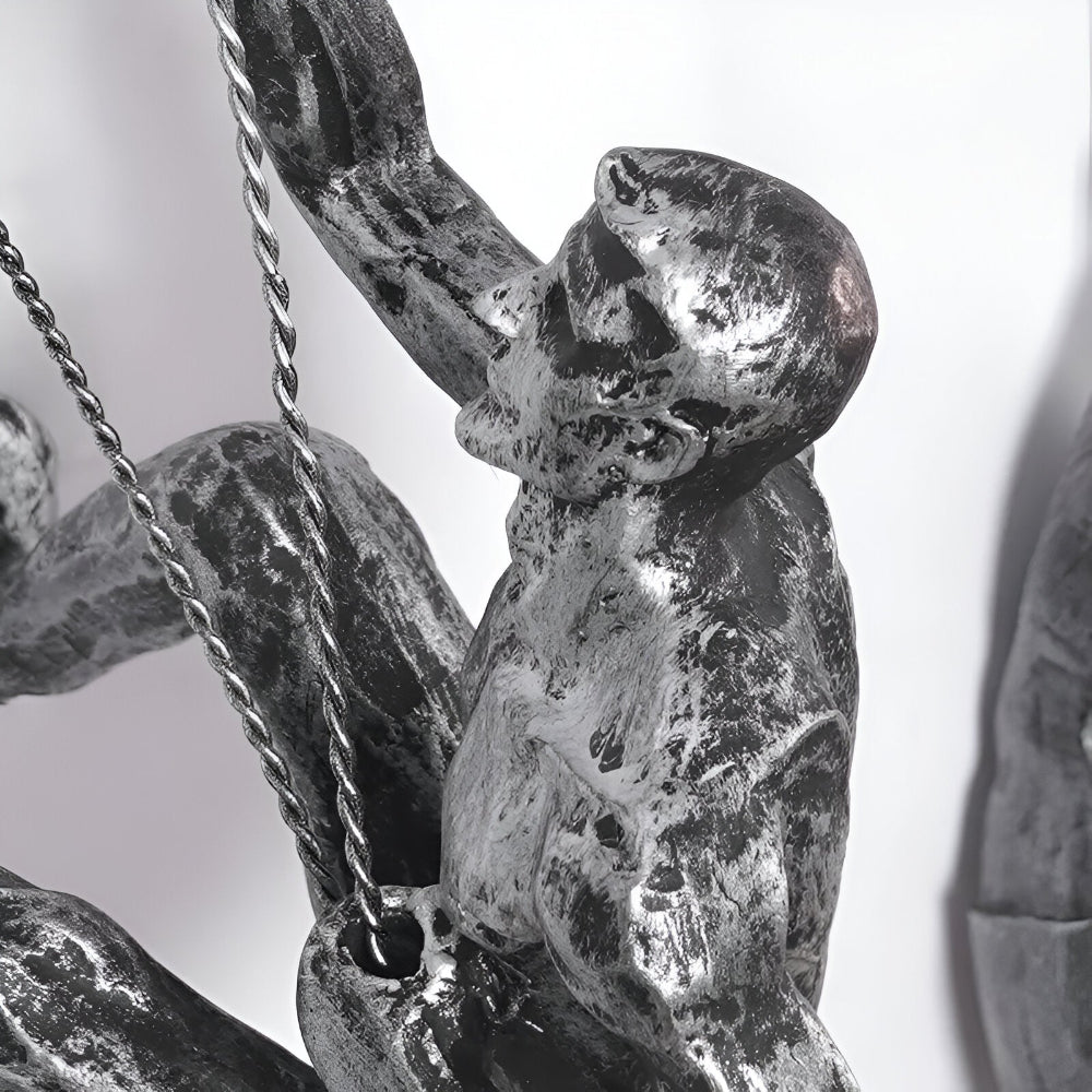 Unikt konstverk klättrande man. Väggkonst i resin, idealisk för modern vardagsrumsdekoration.