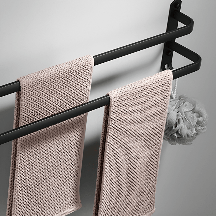 Flexibelt handduksställ som optimerar badrumsutrymmet. Väggmonterad och elegant förvaring.