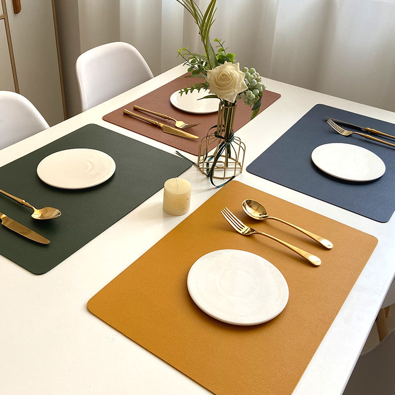 Slitstarka, vattentåliga bordsunderlägg. Modern duk som skyddar ditt köksbord med design.