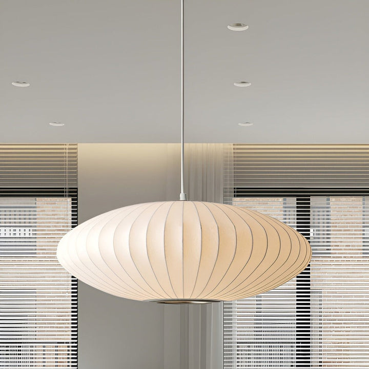 Modern vit pendellampa RoundRipples för vardagsrum. Skapar varm och stilren LED-belysning.