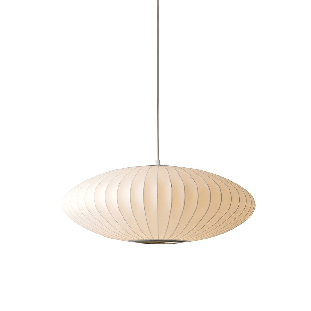 Vit, rund designlampa för taket. En modern inredningsdetalj som skapar både ljus och känsla.