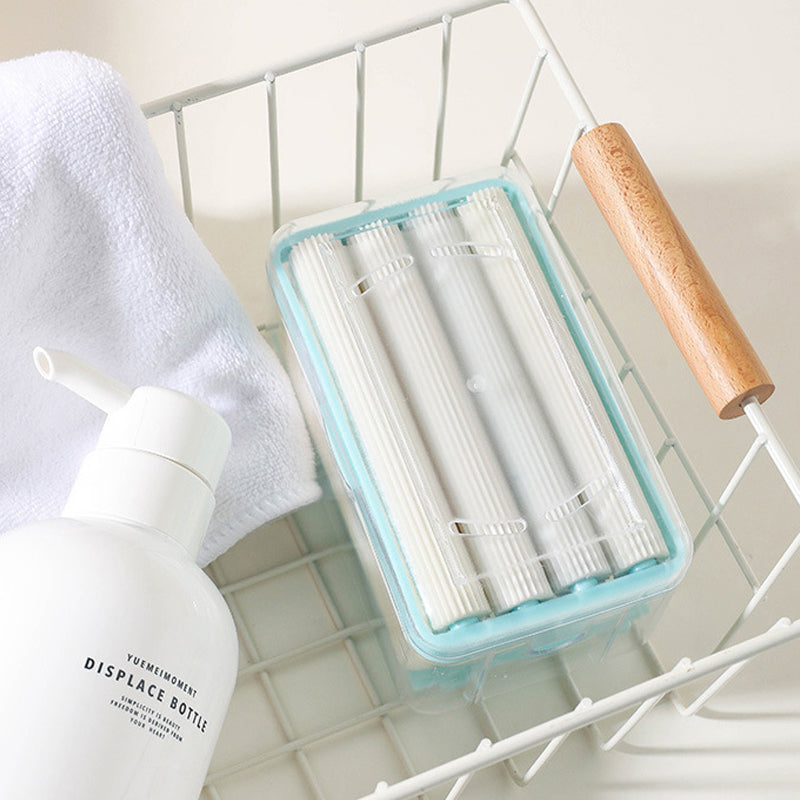 "Multifunktionell tvållåda i grå och blå, kompakt för badrum, med bubbelgenerator och anti-glid, hållbart PP-material."