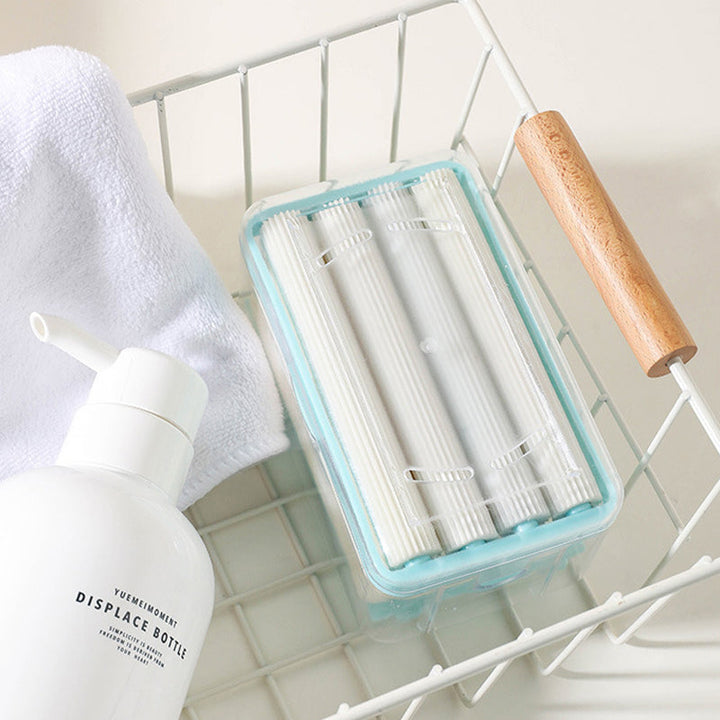 "Multifunktionell tvållåda i grå och blå, kompakt för badrum, med bubbelgenerator och anti-glid, hållbart PP-material."