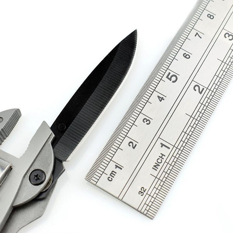 "Multifunktionellt miniatyrverktyg i rostfritt stål med kniv, skiftnycklar och tänger för utomhusbruk, idealiskt för fickan."