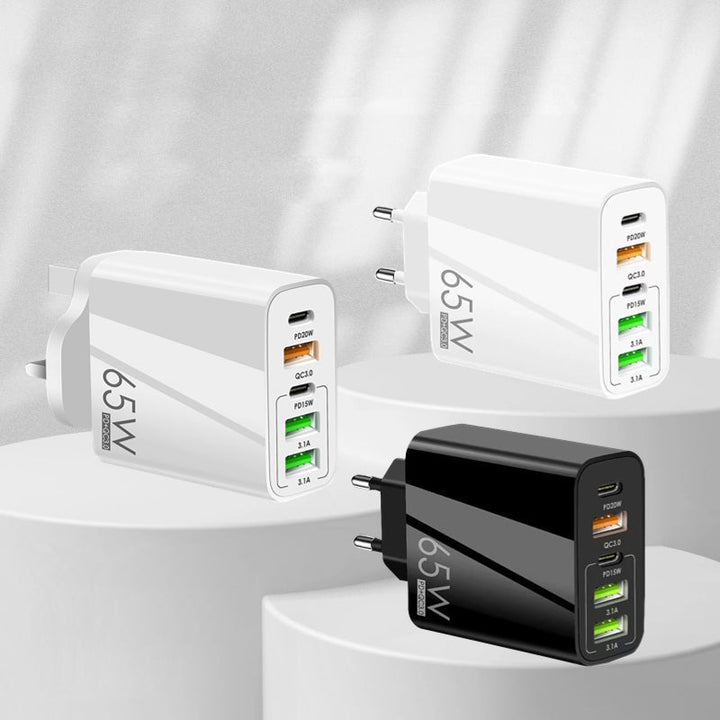 "Multiportadapter 65W snabbladdare, kompakt design, flera USB-portar, laddar flera enheter snabbt och effektivt."