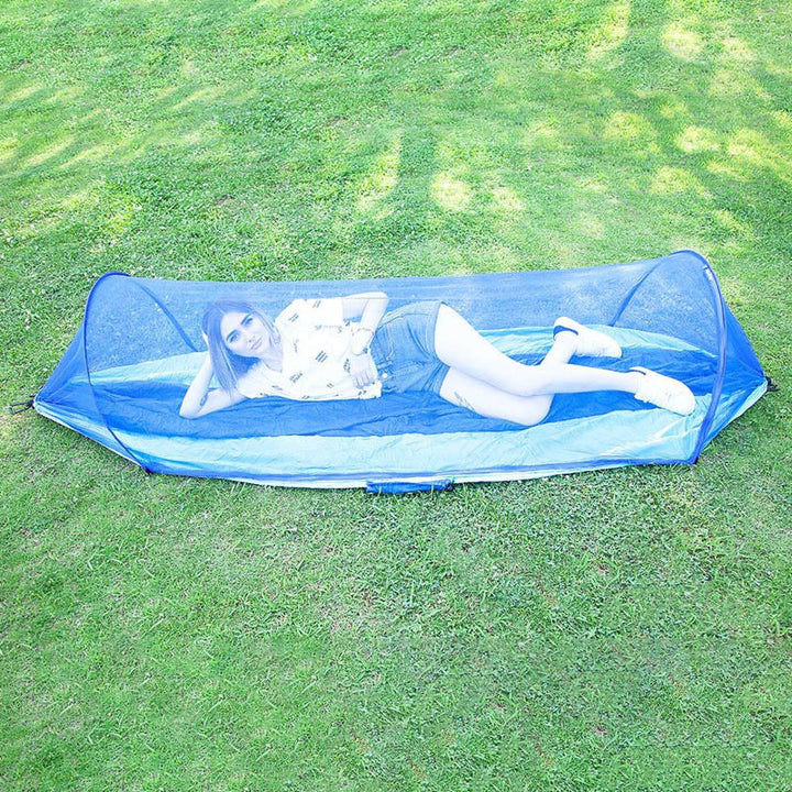 "Myggsäker campinghängmatta med stålstång, svart, kompakt design, effektivt insektsnät, slitstark nylon, 250x120cm."