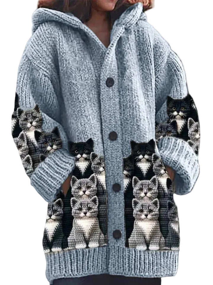 Mysig damkofta i lös passform med charmigt kattmotiv, perfekt för vintermode och kattälskare.