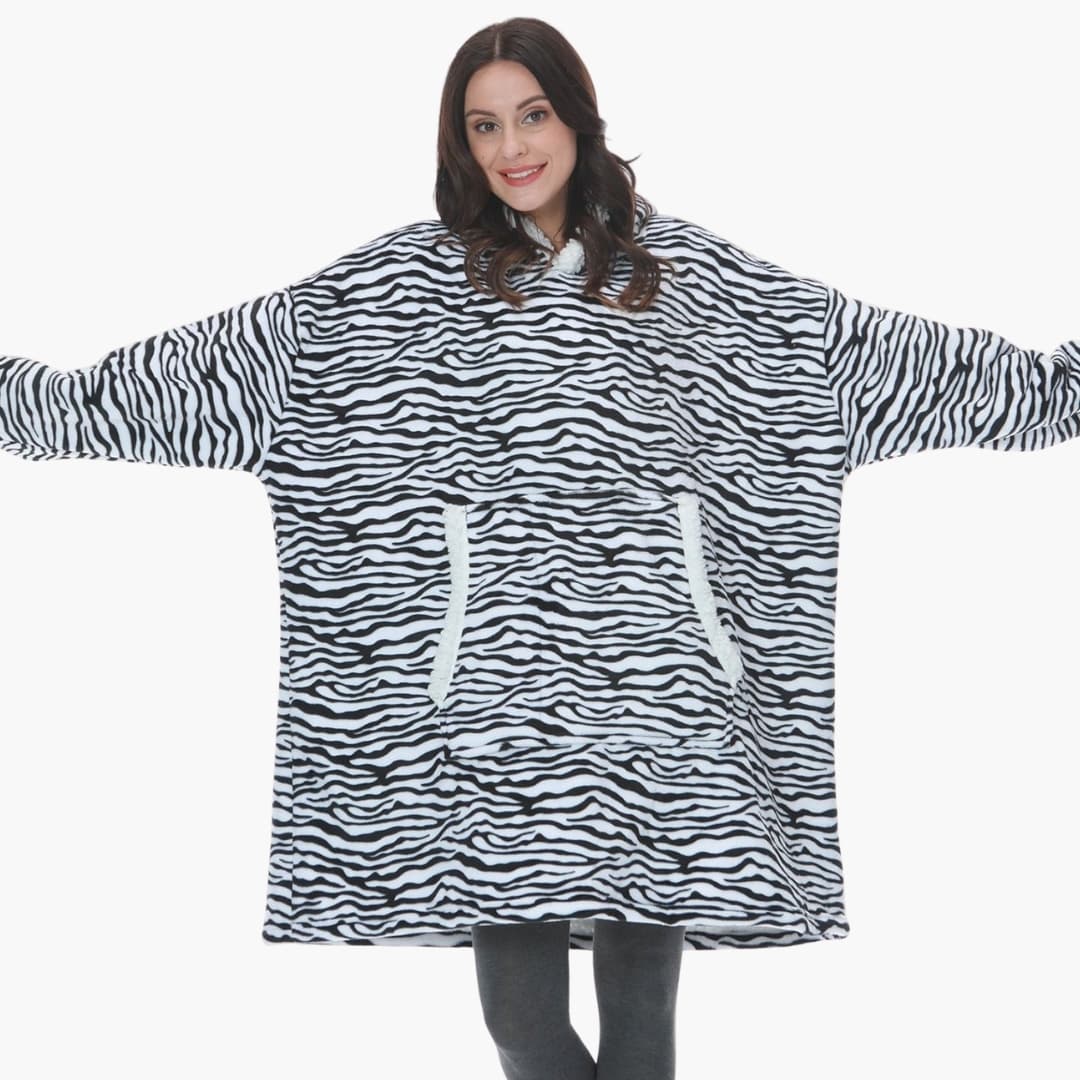 Mjuk och fluffig filt hoodie unisex med generös huva och ficka. Perfekt för kalla kvällar.