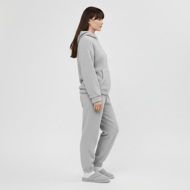 Trendigt Skye dam loungewear-set: hoodie, byxor & känguruficka. Perfekt för hemmakontor.