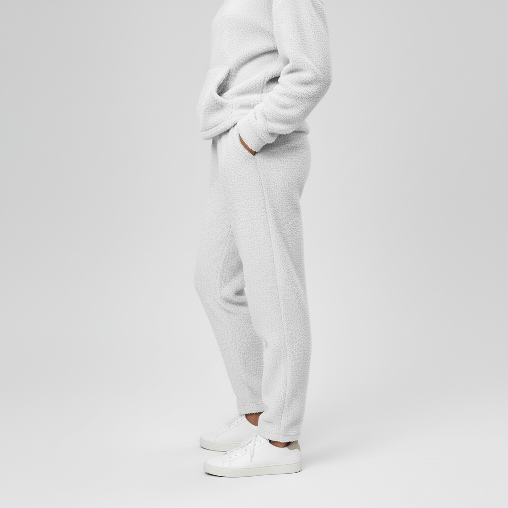 Närbild på tyget i Skye dam loungewear-set. Hög kvalitet, mjukt & slitstarkt.