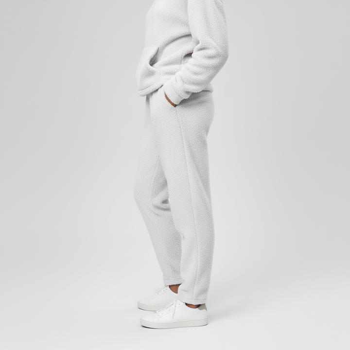 Närbild på tyget i Skye dam loungewear-set. Hög kvalitet, mjukt & slitstarkt.