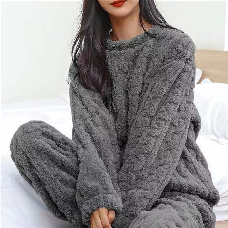 Mjukt och skönt dam pyjamas set Amy med långa ärmar. Ditt perfekta val för avkopplande hemmaplagg.