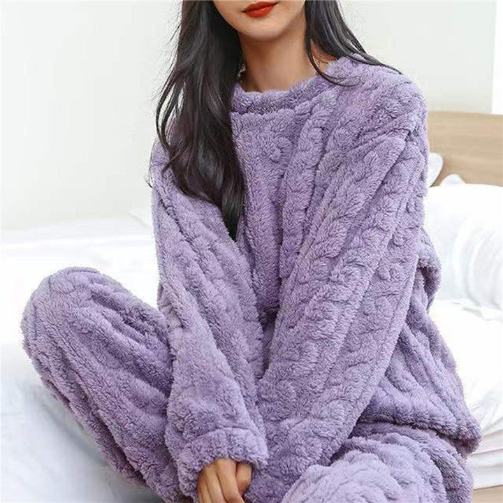 Framsida av Amy dam pyjamas, ett bekvämt långärmat set i mjukt tyg. Idealisk för nattkläder och hemmamys.