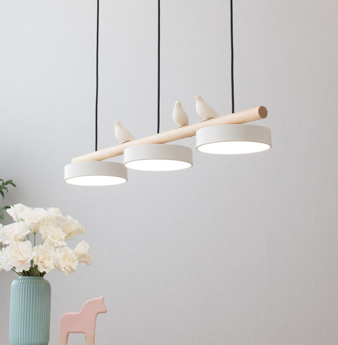Elegant takbelysning, fågel taklampa med justerbar LED för ett unikt hem.