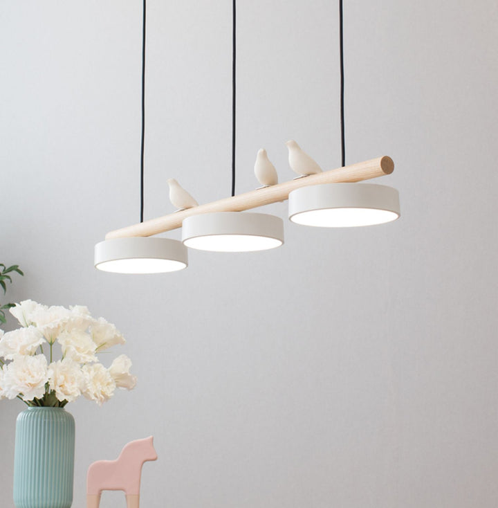Elegant takbelysning, fågel taklampa med justerbar LED för ett unikt hem.