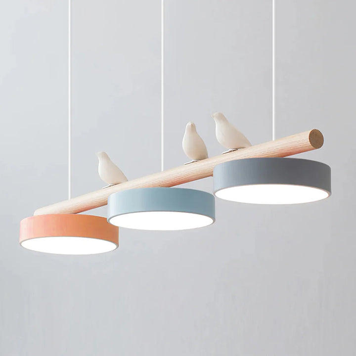 Justerbar naturinspirerad fågel taklampa, LED för flexibel rumsbelysning.