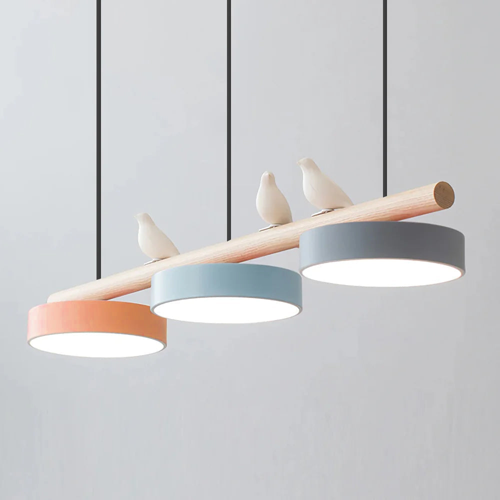 Modern naturinspirerad taklampa, fågel med justerbar LED belysning.