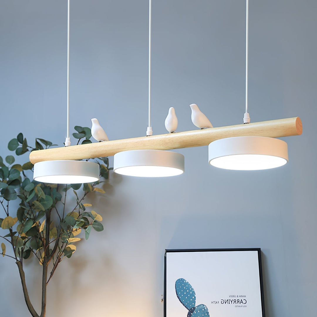 Fågeldesignad pendellampa, elegant LED för stilren och dimbar belysning.