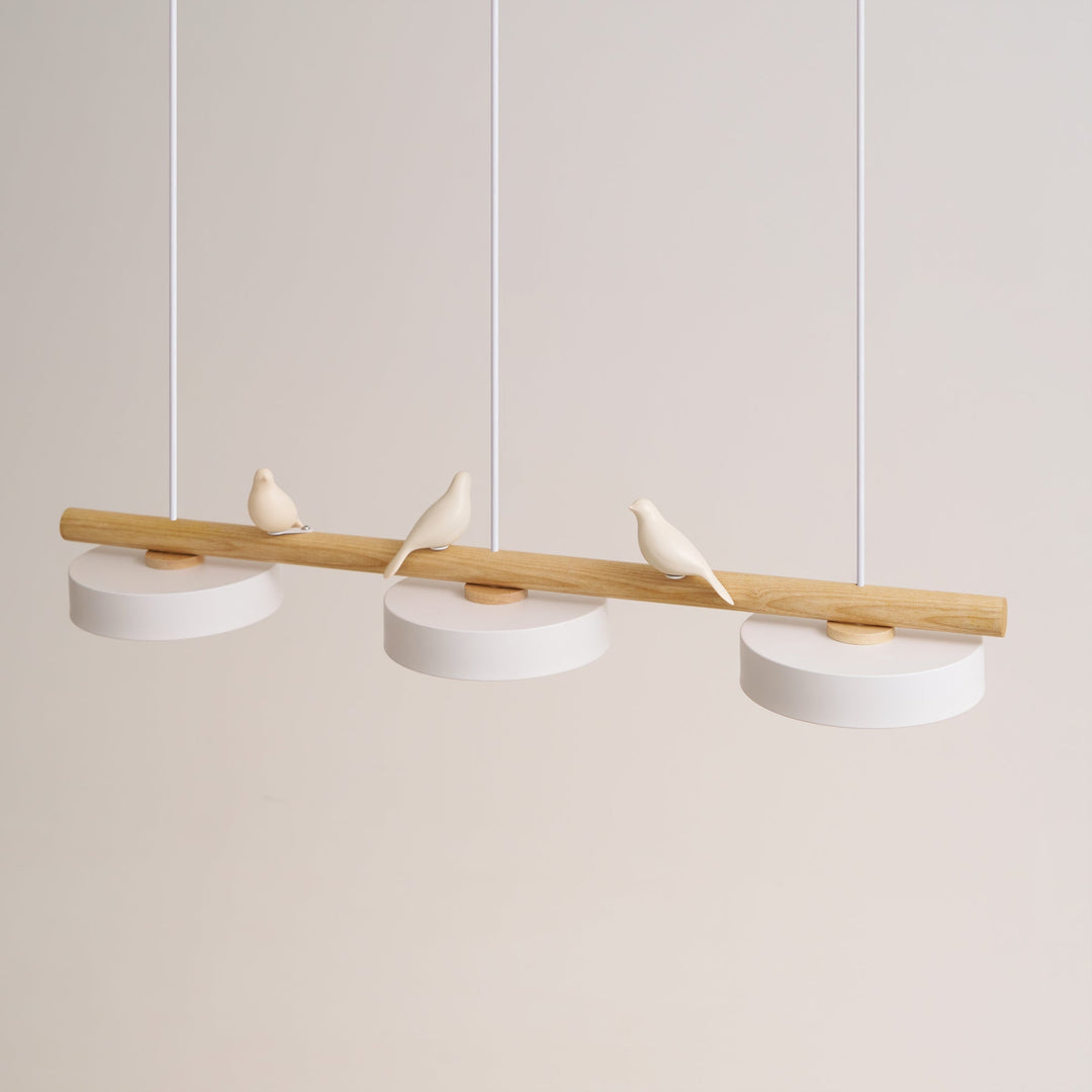 Fågelformad designlampa, elegant LED taklampa för modern vardagsrumsbelysning.
