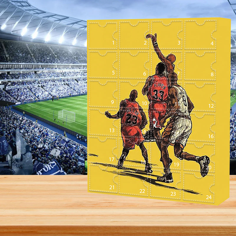 "NBA adventskalender med små prydnader, blå och vit, 24 luckor med baskettemade miniatyrer, perfekt julöverraskning."