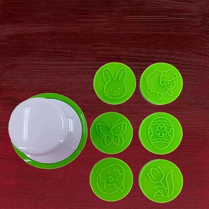 "Non-stick kakstämpel set: stämplar med jul- och påskmotiv samt djurformer, ergonomiskt handtag för enkel användning."