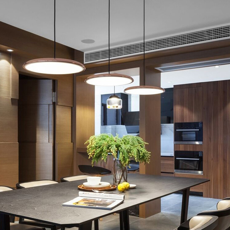 Skandinavisk Norden LED taklampa. Stilren och modern belysning för hemmet.