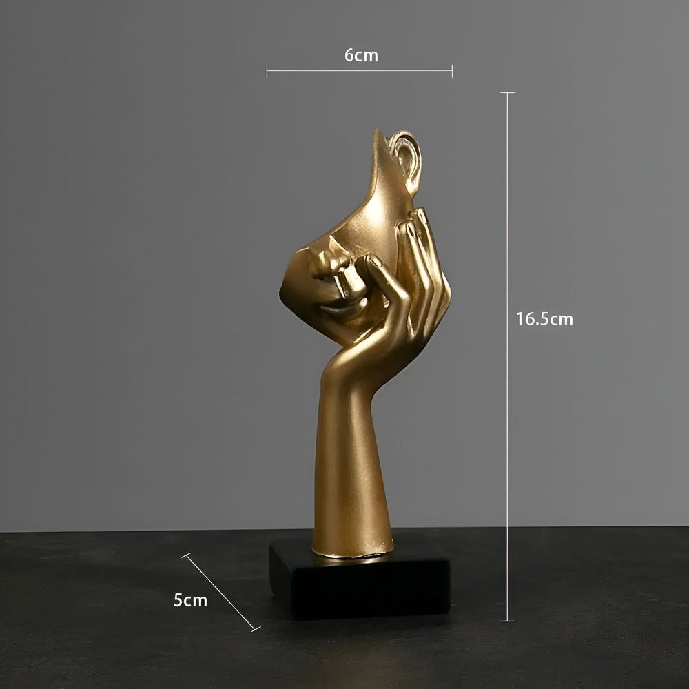 Konstnärlig abstrakt skulptur av harts. Nordic Mind-inspirerad design som tankfull heminredning.